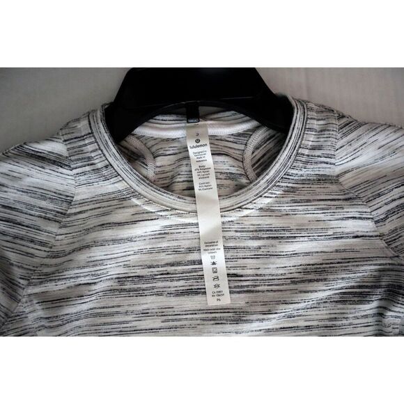 Lululemon Women's Sz 2 White/Silver Runderful Long Sleeve Running Shirt - Picture 3 of 11